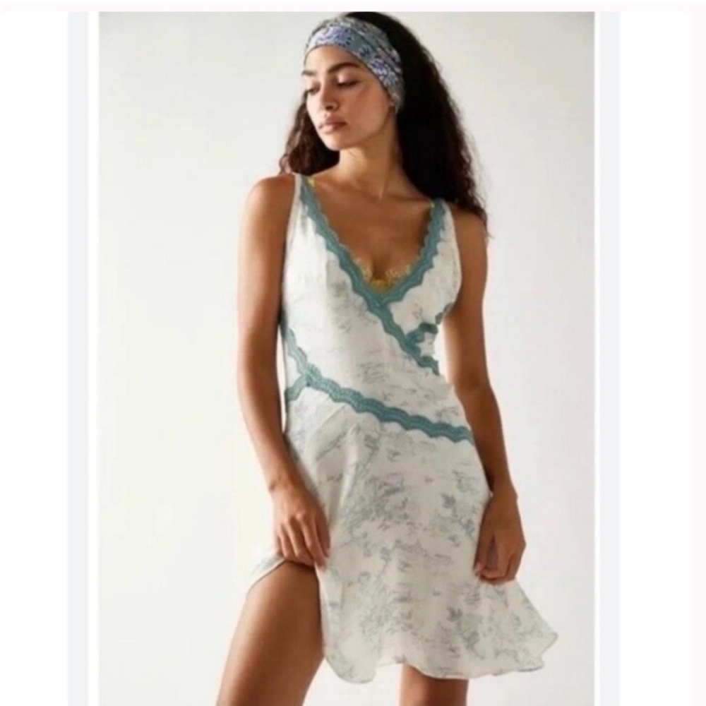 FREE PEOPLE INTIMATELY slip dress SIZE LARGE. NWOT